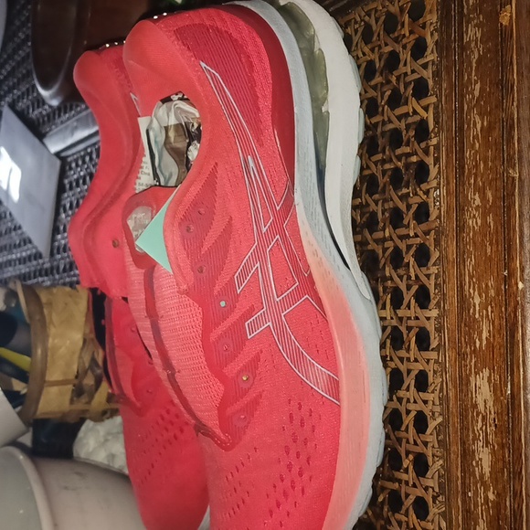 Women's/Mens  ASICS GEL-Kayano size 12 peach pink in color - Picture 2 of 7
